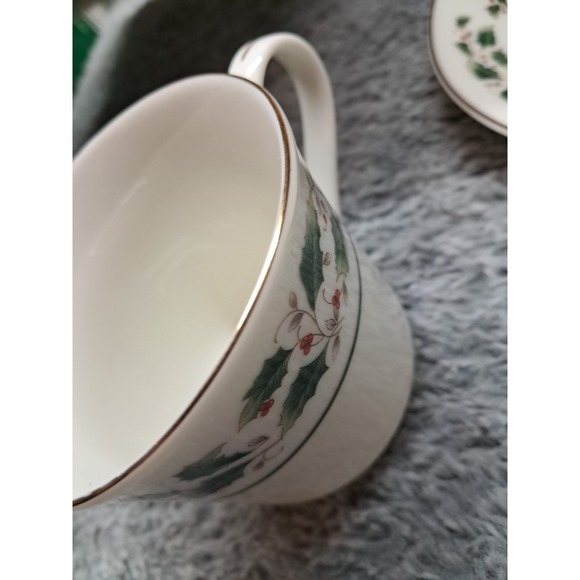 11 PC Christmas Holiday Porcelain Dinnerware Set Plates Holly Berry Gold Trim - Picture 9 of 13